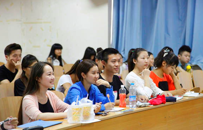 編導專業(yè)學生 編導專業(yè)課堂